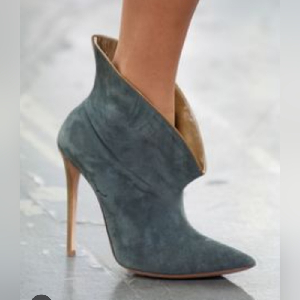 Beautiisole by Robyn Shreiber Alicia Suede Boots Size 11